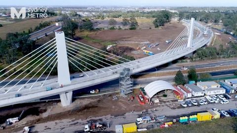 Unikát v Sydney. Most pro metro drží 173 kilometrů ocelových lan