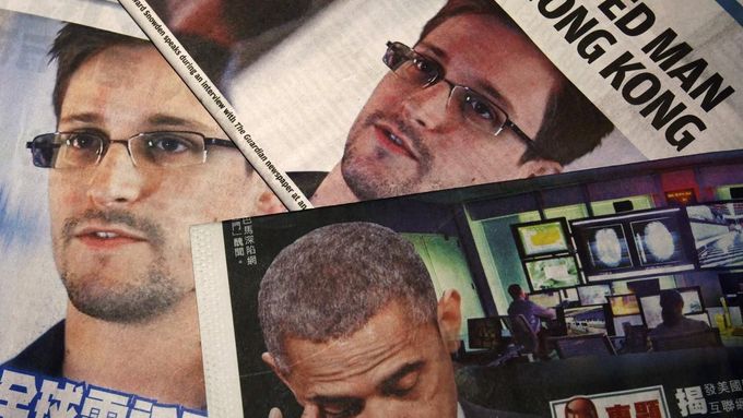 K USA a Rusku, které vedou o Snowdenovi "každodenní dialog", se připojil i Ekvádor.
