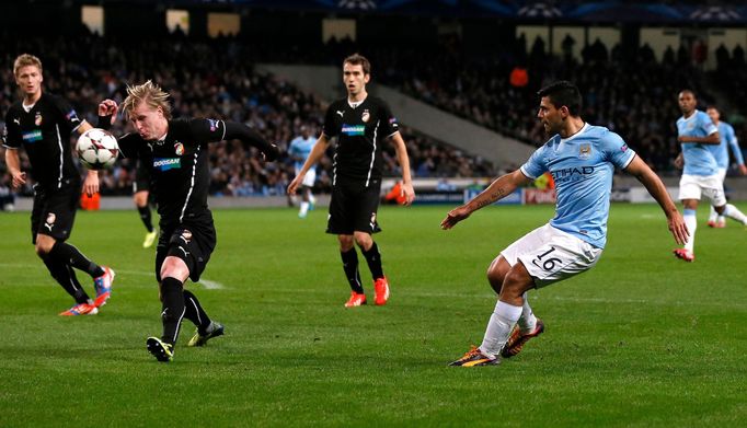 Manchester City - Plzeň (Rajtoralova ruka)