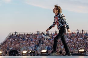 Recenze: Jagger královsky tančil, Richards řval jako lev. Rolling Stones unesli Prahu