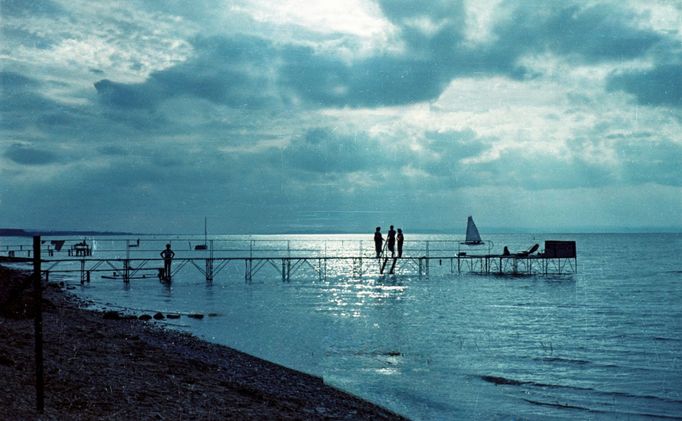 Pobřeží jezera Balaton v Maďarsku. Rok 1958