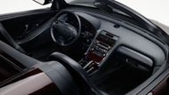 Nejzajímavější ale na autě je fakt, že ukazuje okolnosti vzniknu podobných speciálů. Jak napovídá interiér, filmová NSX je založená na někdejší původní NSX. Konkrétně na autě z roku 1991 a najetými více než 405 tisíci kilometry.
