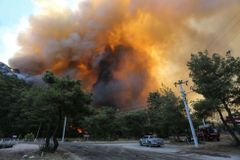 Turecko zasáhly nejničivější požáry za posledních 20 let, situaci zhoršil silný vítr