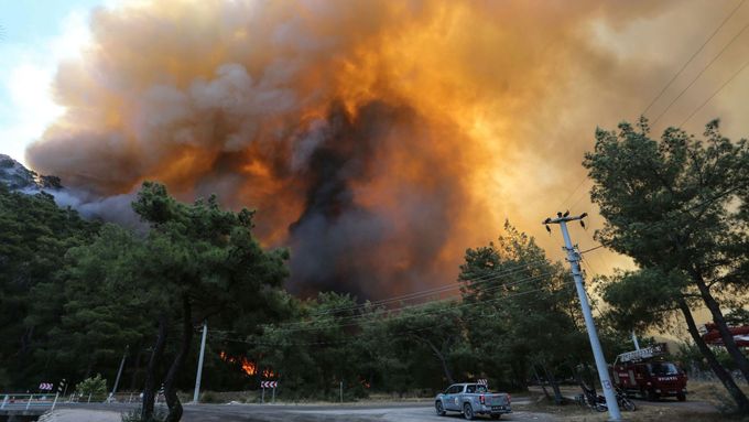 Požár nedaleko tureckého pobřežního města Marmaris.