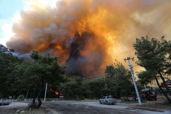 Požár nedaleko tureckého pobřežního města Marmaris.