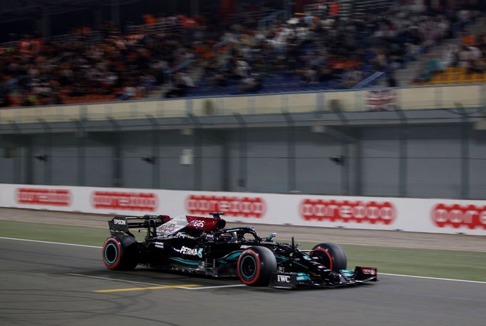 Lewis Hamilton v Mercedesu v kvalifikaci na VC Kataru F1 2021