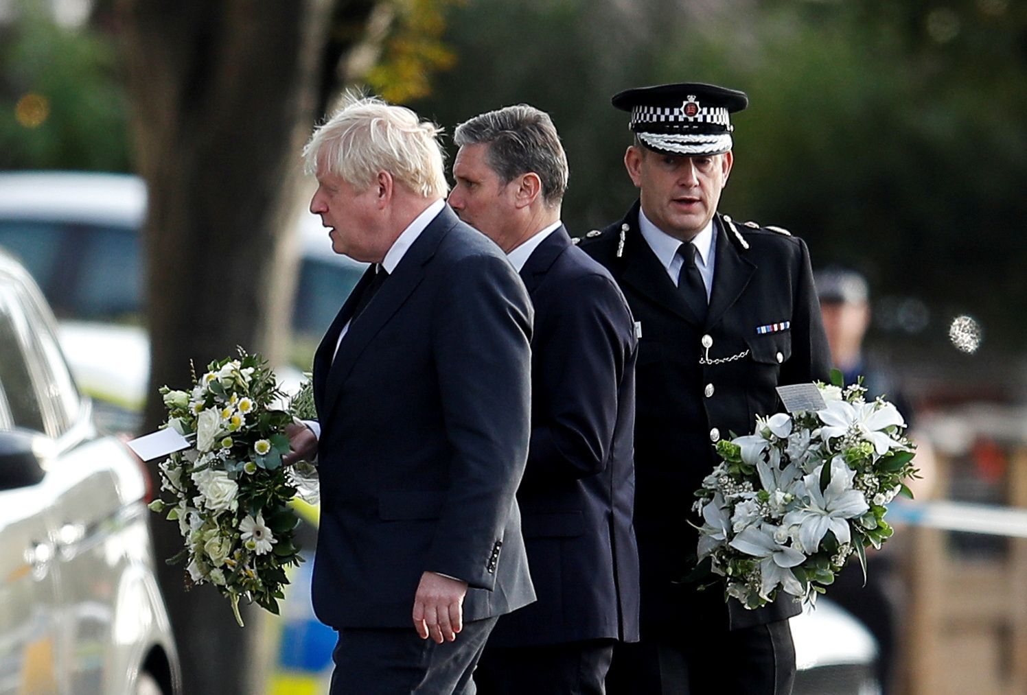 Místo činu v sobotu navštívil premiér Boris Johnson.