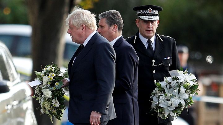 Britská policie vyšetřuje vraždu poslance jako terorismus. Podezřelého muže zatkla; Zdroj foto: Reuters