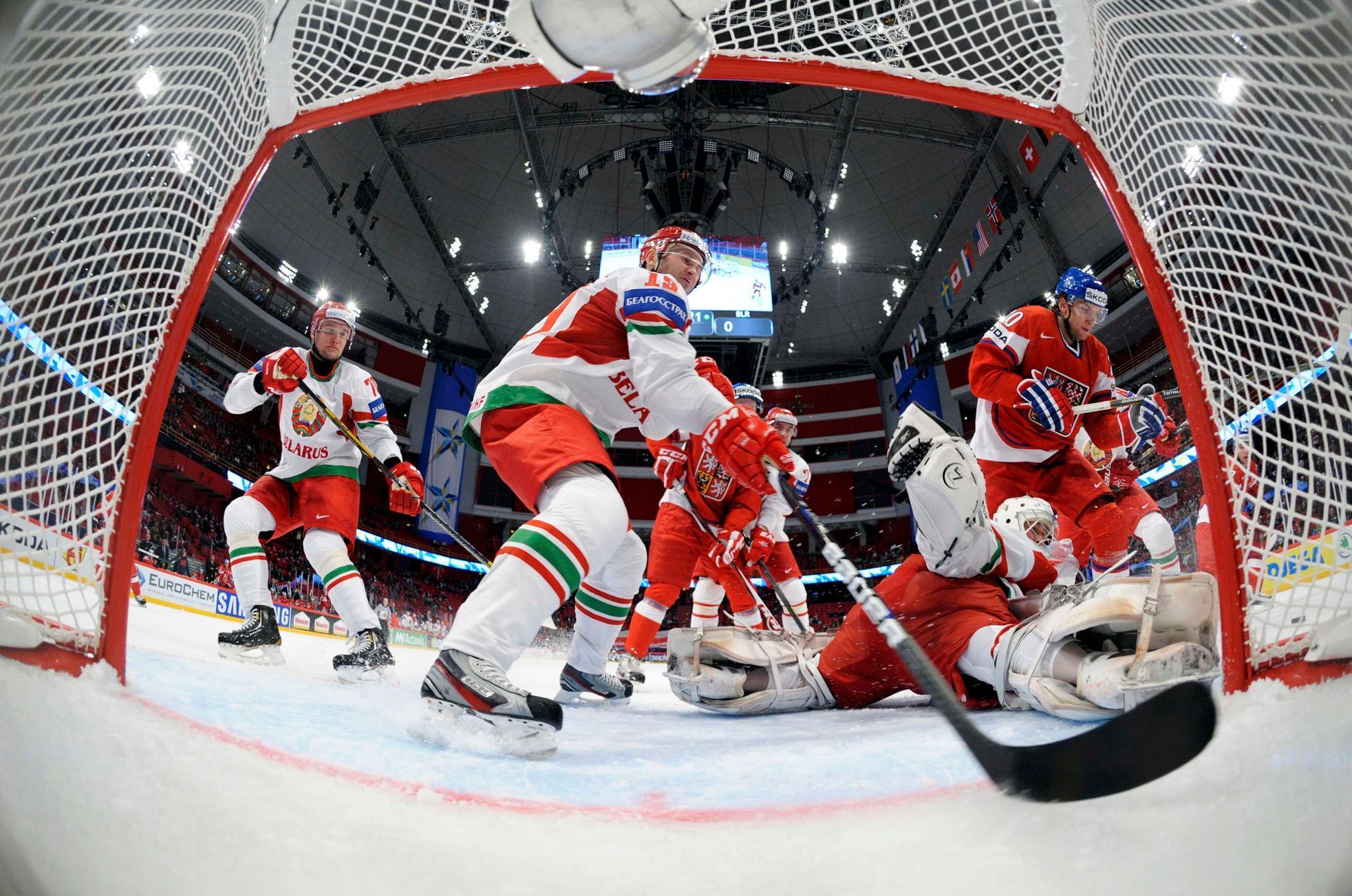 MS v hokeji 2013, Česko - Bělorusko: Martin Hanzal - Dmitrij Meleško a Vitalij Bělinskij