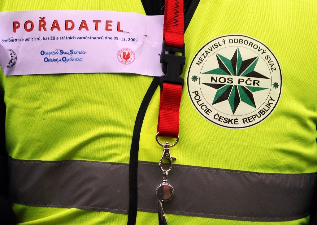 Demonstrace hasičů a policistů proti snížení platů