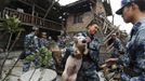 Rescue workers carry a pig out from a damaged house after Saturday's earthquake hit Lushan county, Ya'an, Sichuan province, April 22, 2013. The earthquake left 193 dead, 25 missing and 12,211 injured as of 6 a.m. Tuesday, according to Xinhua News Agency. Picture taken April 22, 2013. REUTERS/China Daily (CHINA - Tags: DISASTER ANIMALS ENVIRONMENT TPX IMAGES OF THE DAY) CHINA OUT. NO COMMERCIAL OR EDITORIAL SALES IN CHINA Published: Dub. 23, 2013, 7:14 dop.