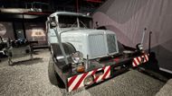 To Tatra 141 byla určená k tahání těžkých přívěsů - první specifikace uměla utáhnout až sto tun, pozdější T141B bez redukcí v kolech zvládla jen polovinu. Těchto nákladních aut vzniklo asi pět tisíc.