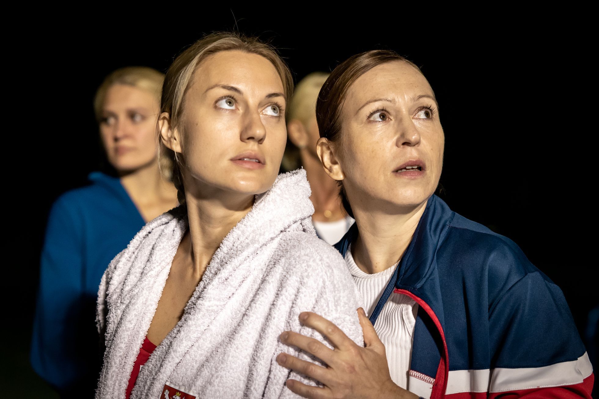Herečky Natália Germáni a Zuzana Stivínová na fotce z filmu Její tělo.