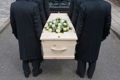 Pohřební služby přešly kvůli koronaviru na on-line, živě přenášejí obřady