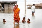 Záplavy v jižní Asii už zabily skoro tisíc lidí, Bangladéši hrozí hladomor
