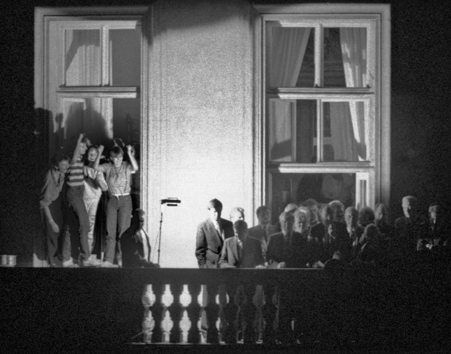 Jednorázové užití / ČTK / Velvyslanectví SR / Praha / 1989