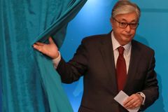 Prezidentské křeslo v Kazachstánu obhájil Tokajev, nerovné volby provázely protesty