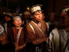 Tak kde jsou ti čeští poslanci? Indiáni v Peru - ilustrační foto
