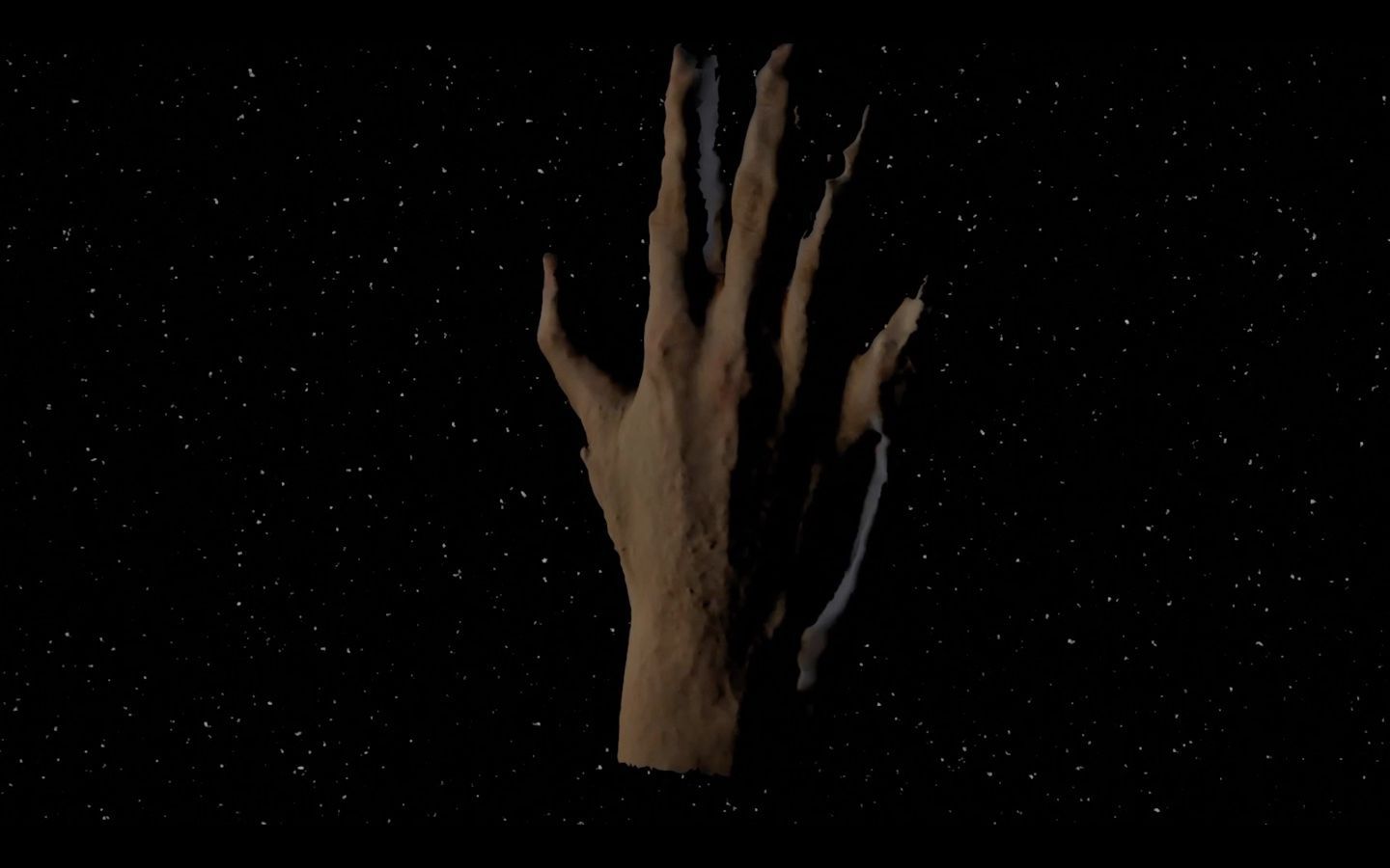 Věštění z noční oblohy částečně zakryté mraky