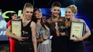 Vítězky soutěže Miss Pole Dance Ukrajina: Marina Kuznětsova, Anna Antonova a Julia Svešnikova spolu s organizátorkou soutěže Julijí Stecherovou