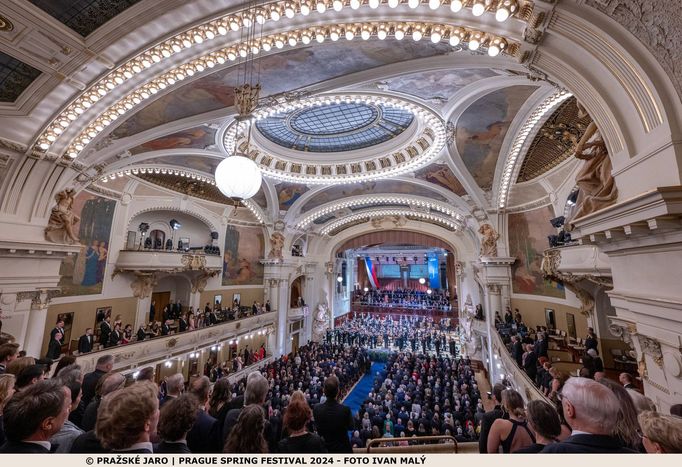 Zahajovací koncert Pražského jara se konal v Obecním domě.