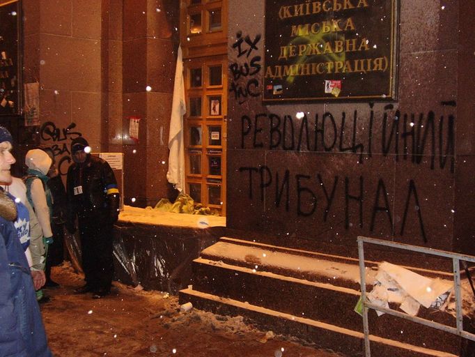 Radnici v Kyjevě obsadili demonstranti už před několika dny.