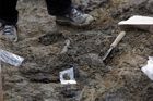 Do Dobronína se vrací archeologové, hledají další oběti
