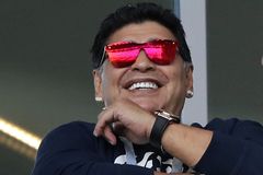 I Maradona se musí chovat slušně, vzkázala legendě FIFA