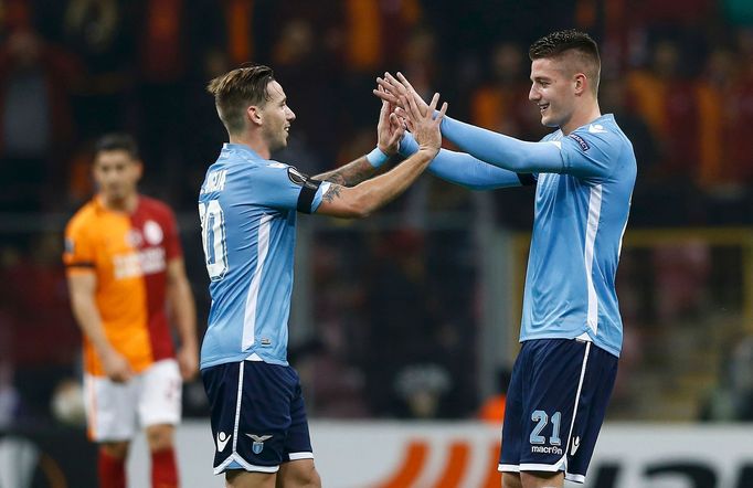 Sergej Milinkovic-Savic a Lucas Biglia