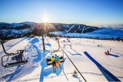 Přehledně: Kde a za kolik se bude o víkendu v Česku lyžovat