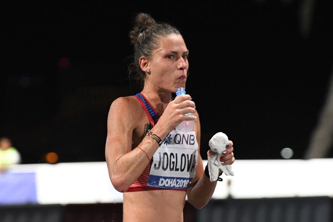 Marcela Joglová při maratonu na MS v atletice v Dauhá.