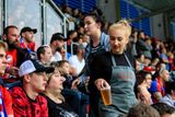 Atraktivní zápas přilákal do ochozů 11 623 diváků a v Plzni nesmělo chybět pivo.