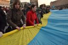 Volby jsou pro Ukrajince nadějí, v Praze čekají hojnou účast