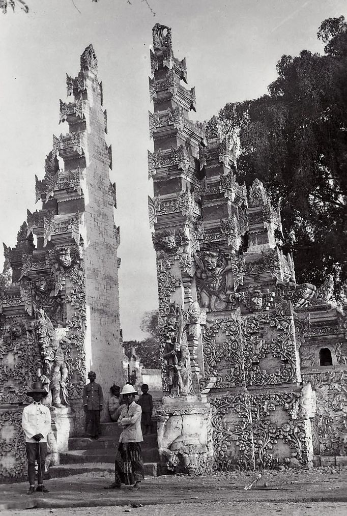 Bali. Fotografie z 20. Let 20. století, kterou pořídil přerovský rodák a cestovatel Bohumil Pospíšil.