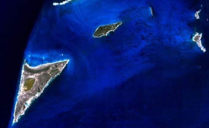 Ostrov Salt Cay na satelitním snímku