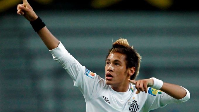 Obletovaný supertalent Neymar je hlavní hvězdou Santosu.
