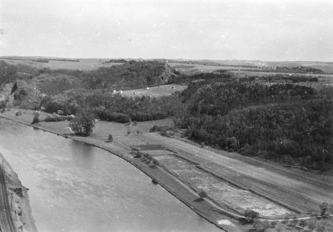 Archivní historie z Ústavu jaderného výzkumu v Řeži u Prahy, kde byl v roce 1957 spuštěn první československý jaderný reaktor.