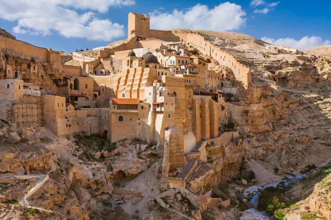 Klášter Mar Saba v poušti na palestinském území.