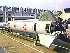 Raketa Tepedong-2, kterou letos KLDR otestovala, je schopná podle expertů dosáhnout území Spojených států.