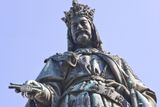 Tradice českého pivovarnictví sahá pochopitelně mnohem dál do naší historie. V roce 1357 jmenoval Karel IV. patronem českého piva svatého Václava. Karel IV. podporoval rozvoj pivovarství a svatého Václava
si velmi vážil.