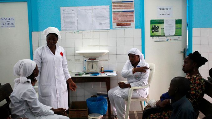 Afričtí lékaři dostanou potenciální zbraň proti ebole.