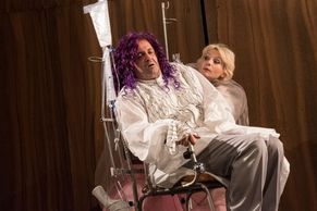 Recenze: Začaly Letní shakespearovské slavnosti, nejvýraznější výkon podal Dejdar v roli krále