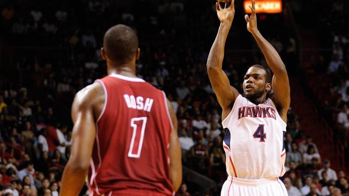 Basketbalisté Atlanty se stali po výhře nad Miami posledním účastníkem play off Východní konference NBA.