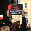 Inaugurace prezidenta Miloše Zemana - dění před Hradem, protesty i oslavy
