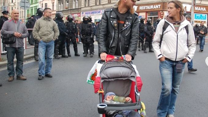 Policie byla na nohou, v Ústí se protestovalo proti Romům