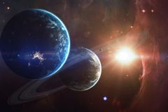 U sesterské planety Země se něco děje. V jejím stínu se ukrývá neviditelná hrozba