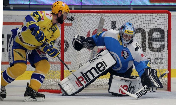 Hokej, extraliga, Plzeň - Zlín: Marek Mazanec - Zdeněk Okál