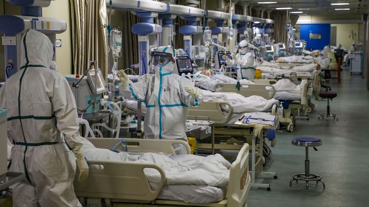 Byl to "černobylský efekt". Americké tajné služby napsaly, co pomohlo rozšíření viru