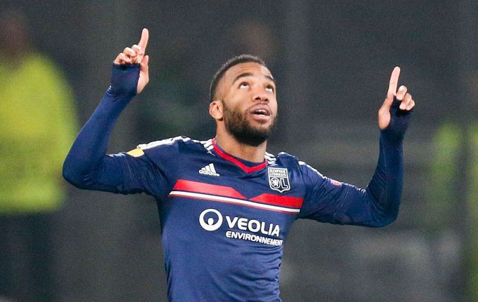 EL, Lyon - Plzeň: Alexandre Lacazette slaví gól