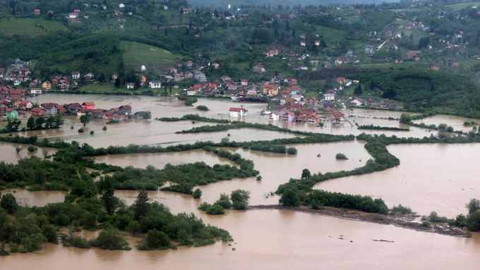 OBRAZEM: Balkán vzdoruje nejhorším povodním za 120 let